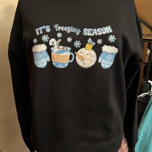 Gildan Black Sweatshirt with Festive Graphic